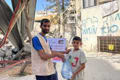 توزيع-وجبات-طعام-للأسر-المتضررة-في-غزة-8